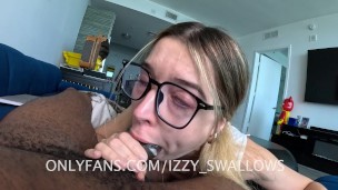 College student lets study buddy cum on her face
