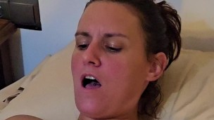 COURGETTE GOES DEEP IN HER PUSSY