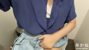 お外でおもらし！からのムラムラして人がいる公衆トイレでオナニー