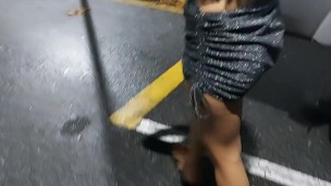 Pequena Typhany mostra sua buceta em público parte 2