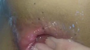 アナル　高速指アナニー　大量汁垂れ　痙攣