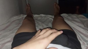 Masturbandome en la mañana hasta eyacular mucho semen