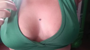 Me gusta mostrar mis tetas grandes por accidente, nuevo top Gym