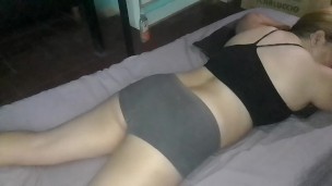 Otra toma: Medi mueve la cola con su short ajustado