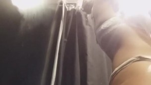 tutto reale! nel camerino del negozio